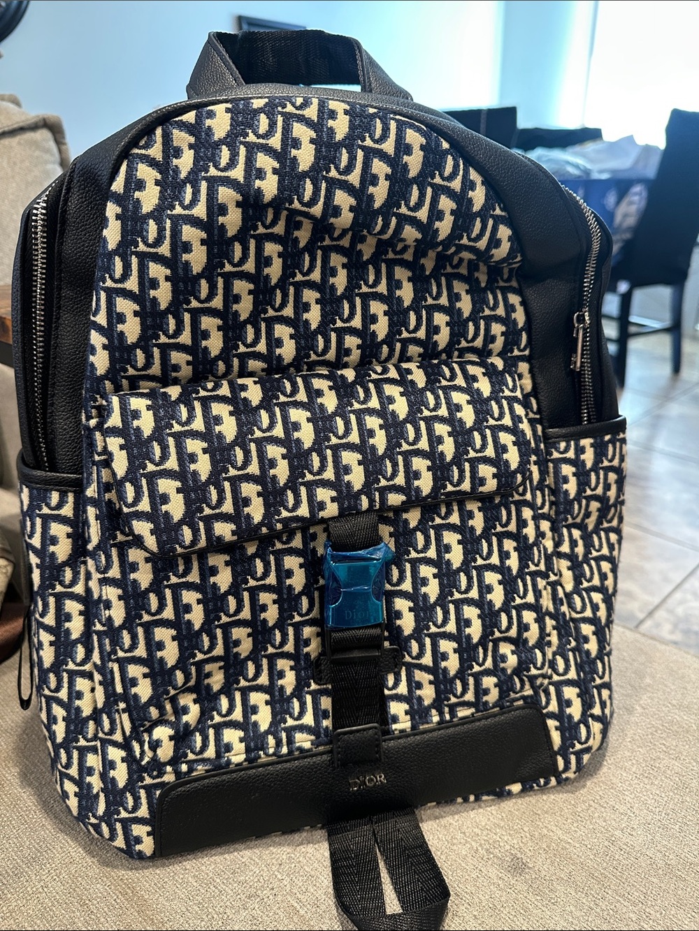 Designer-Pattern Men's Backpack in Navy and Cream